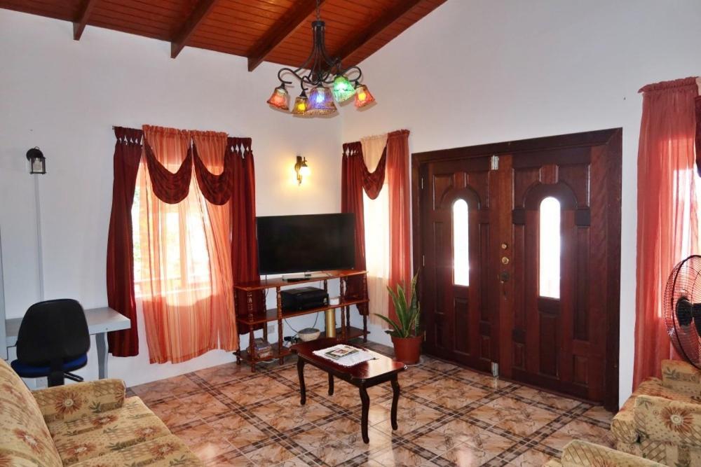 Elegant Rays Apartment- Golf Course , Grenada Grand Anse Kültér fotó